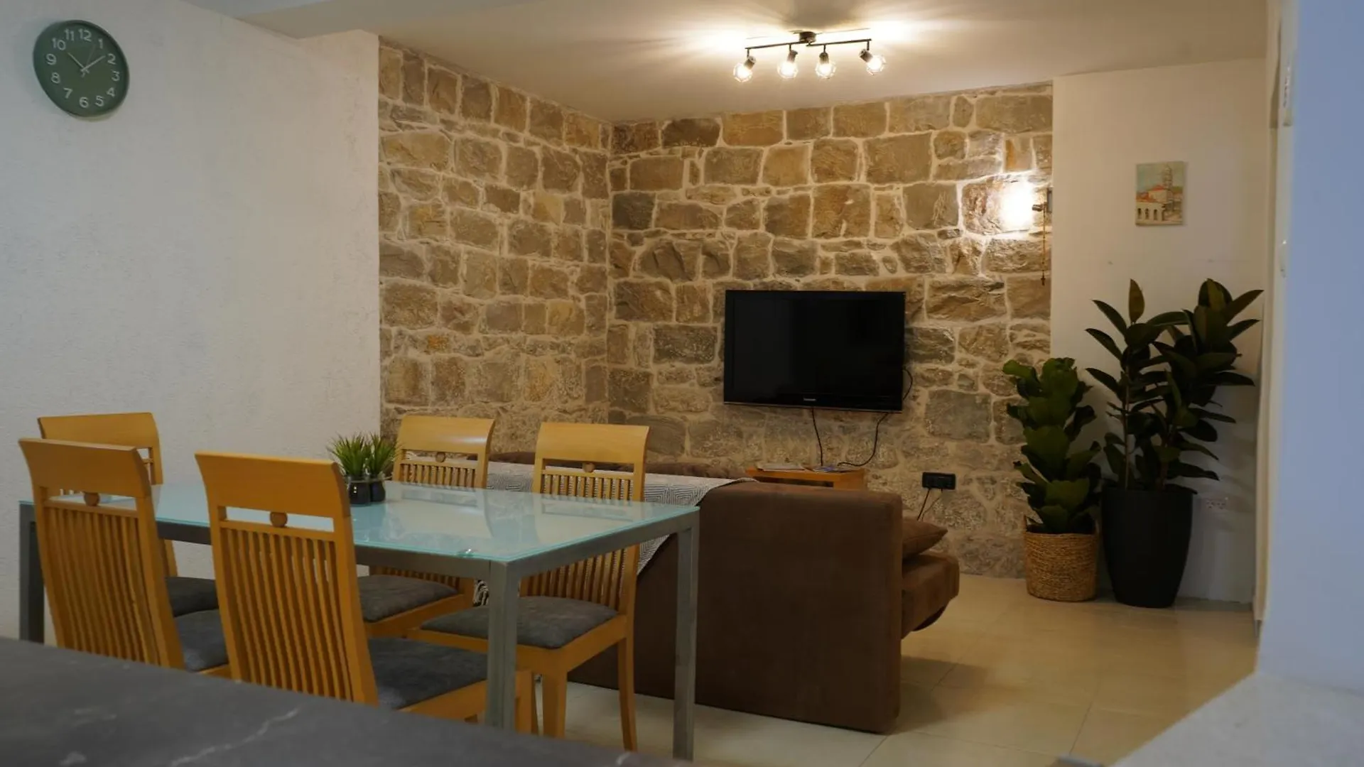 Sea Breeze Studio Apartment, 30M To Pebble Beach, Central Stobrec With Summer Amenities Split Apartment