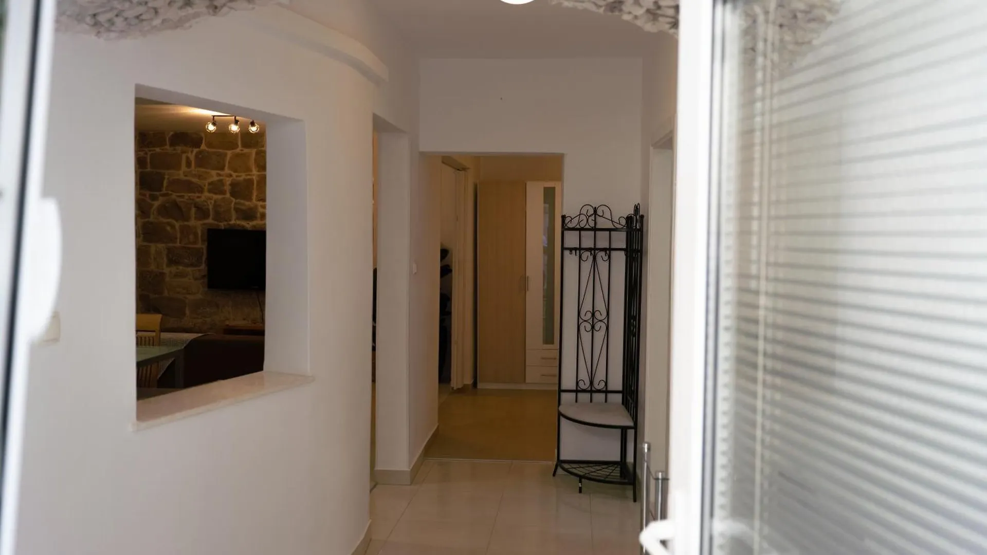 Apartment Sea Breeze Studio Apartment, 30M To Pebble Beach, Central Stobrec With Summer Amenities Split