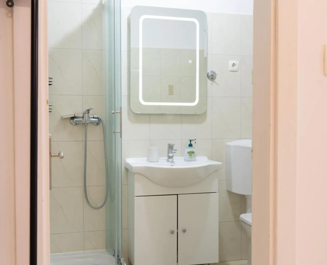 Sea Breeze Studio Apartment, 30M To Pebble Beach, Central Stobrec With Summer Amenities Split 0*,  Kroatien